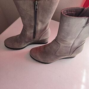 UGG Suede boots, soft wool lining